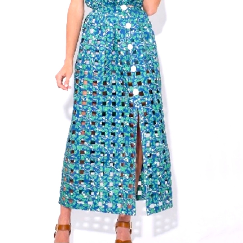 ISO: Coco Shop Basket Weave Skirt or Set. Any color. Size S or M.